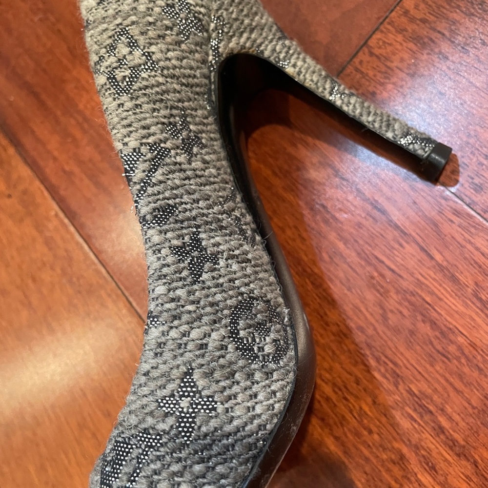 Louis Vuitton Gray Heels with Intricate Detailing and Stiletto Design - Picture 11 of 15